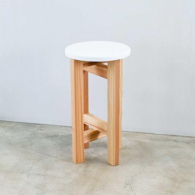 低くて小さなスツール【白】