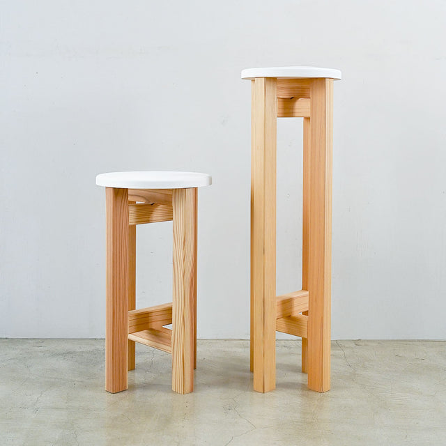 低くて小さなスツール【白】