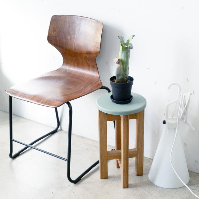 低くて小さなスツール【オリーブ】