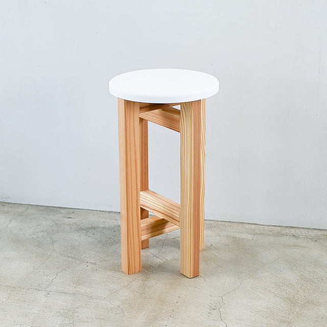 低くて小さなスツール【白】