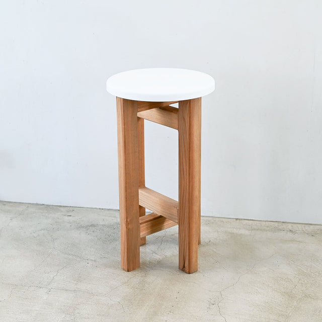 低くて小さなスツール【白】