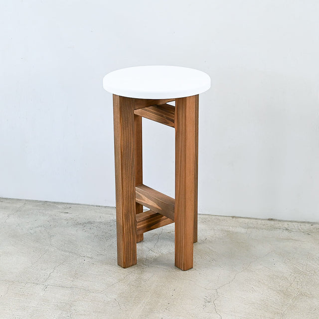 低くて小さなスツール【白】