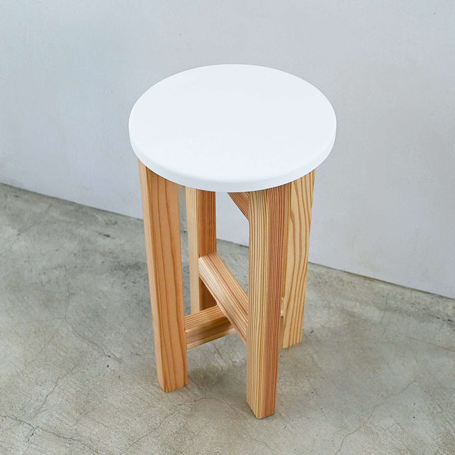 低くて小さなスツール【白】