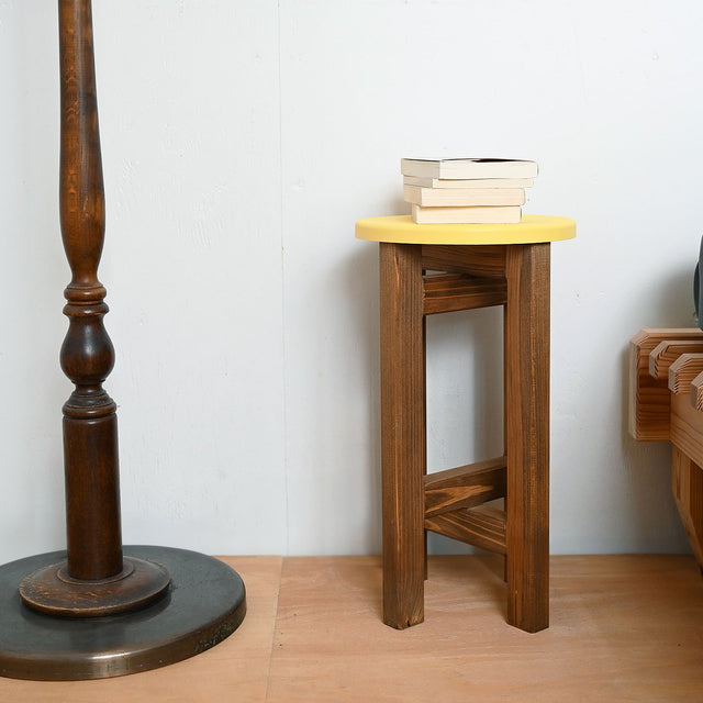 低くて小さなスツール【黄】